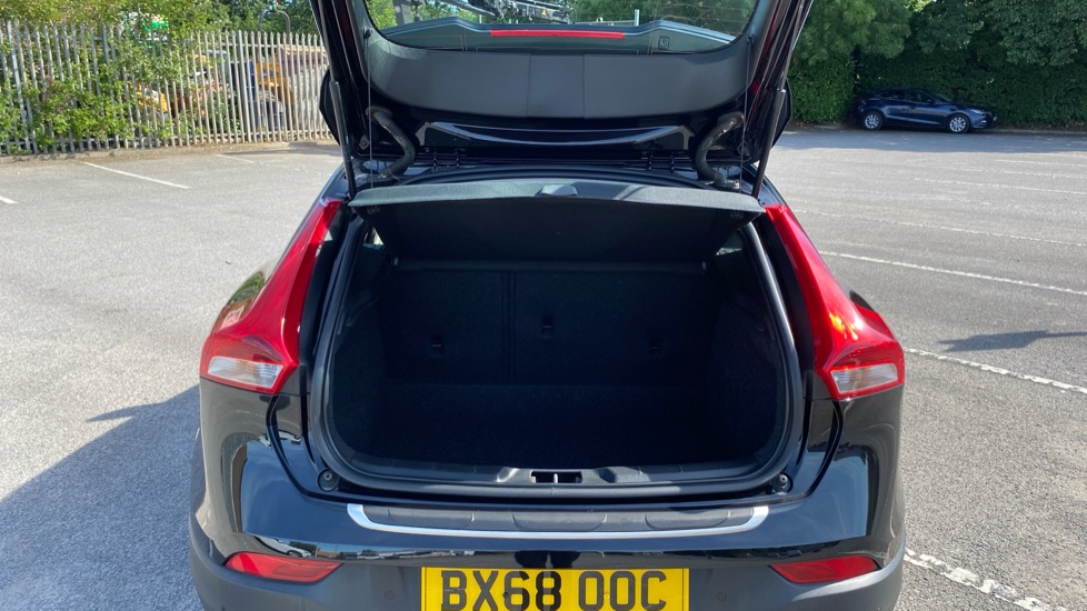 Volvo V40 T3 [152] Cross Country Pro 5dr Geartronic Petrol Hatchback - Image 4