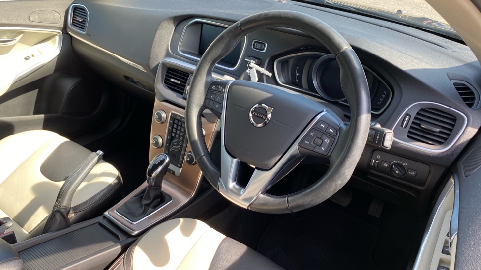 Volvo V40 T3 [152] Cross Country Pro 5dr Geartronic Petrol Hatchback - Image 11