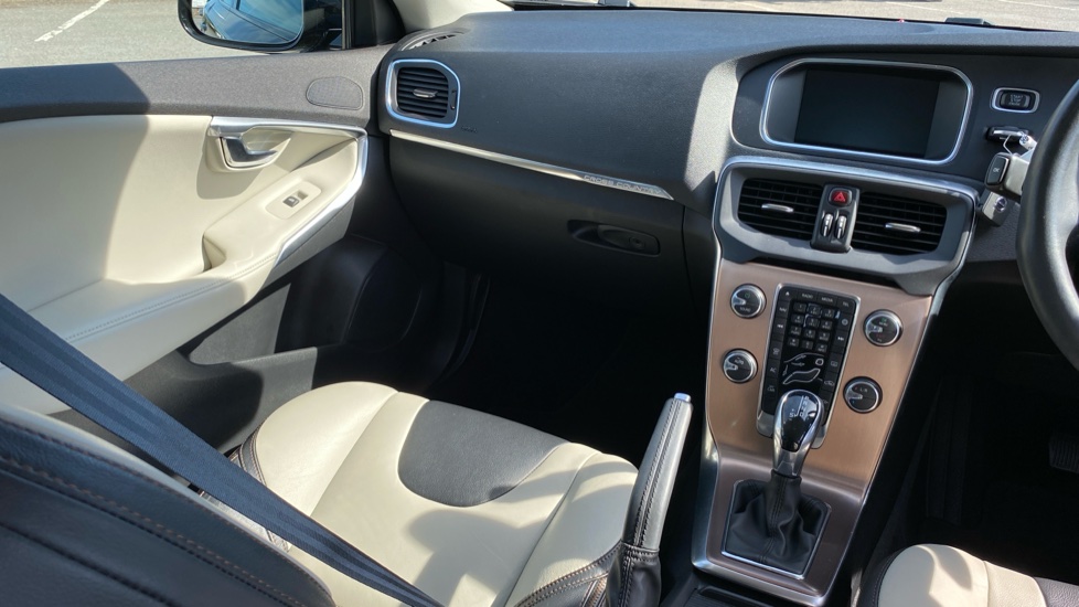 Volvo V40 T3 [152] Cross Country Pro 5dr Geartronic Petrol Hatchback - Image 14