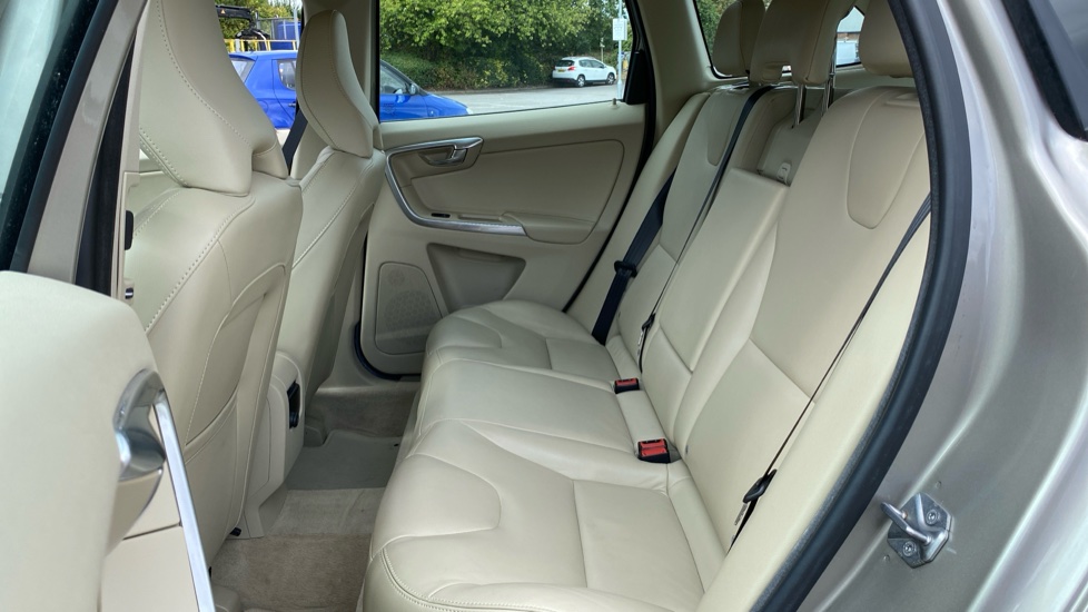 Volvo XC60 D4 [190] SE Lux Nav 5dr Geartronic Diesel Estate - Image 16