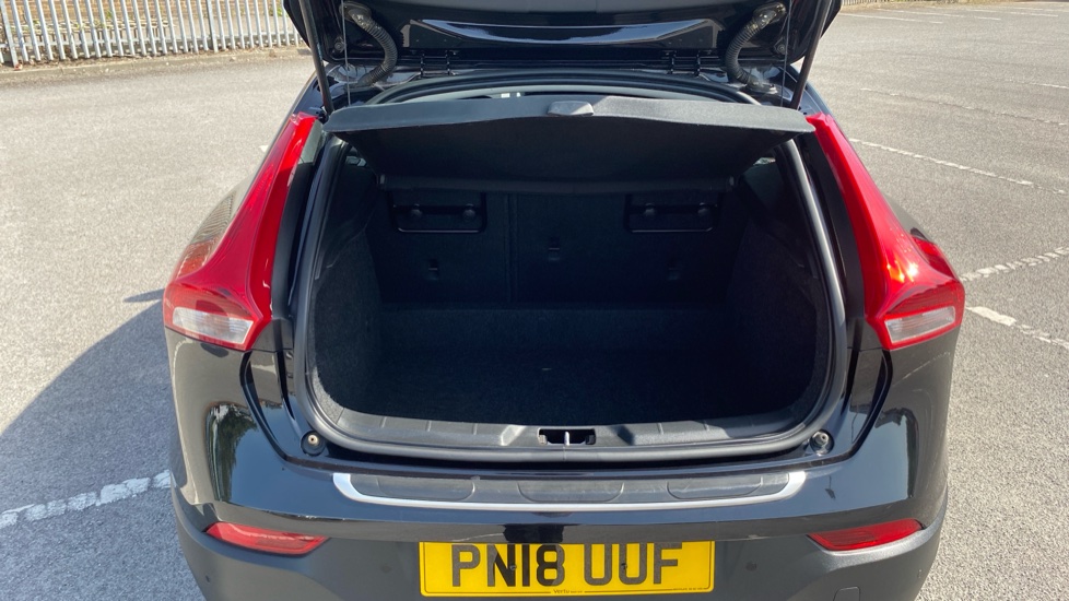 Volvo V40 T3 [152] Cross Country Pro 5dr Geartronic Petrol Hatchback - Image 4