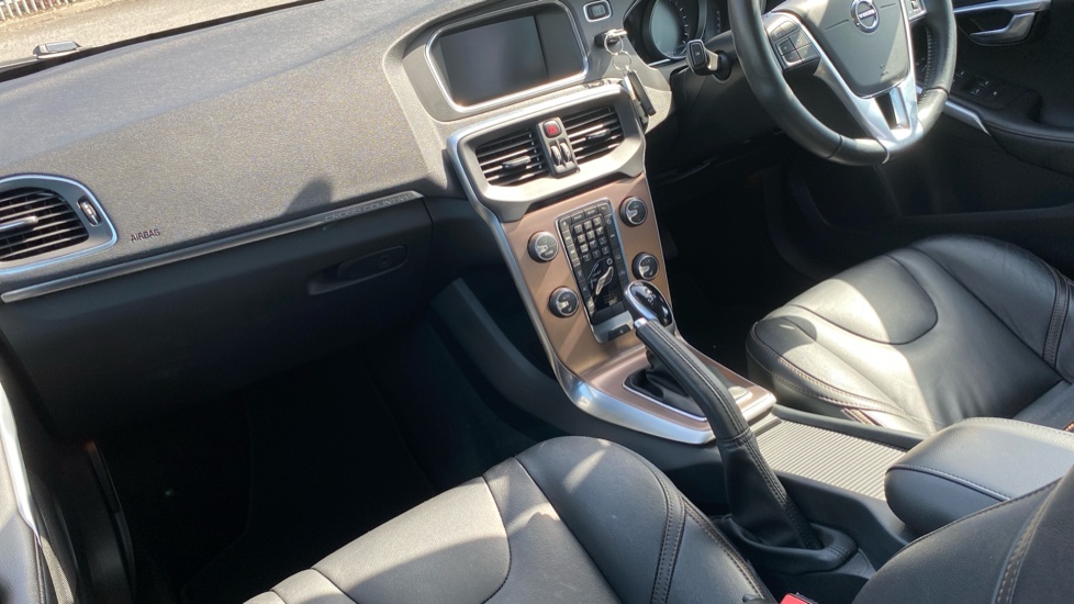 Volvo V40 T3 [152] Cross Country Pro 5dr Geartronic Petrol Hatchback - Image 9