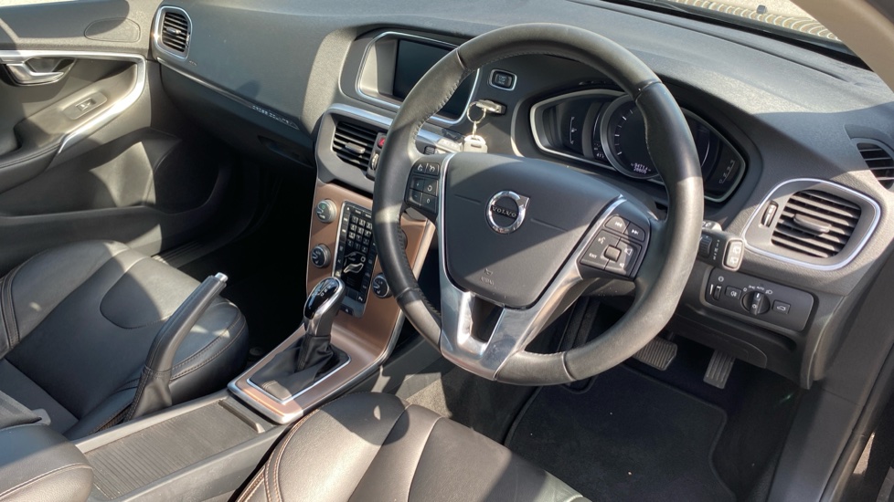 Volvo V40 T3 [152] Cross Country Pro 5dr Geartronic Petrol Hatchback - Image 11