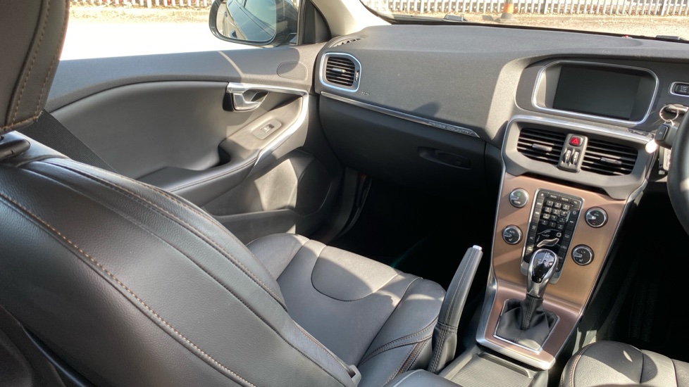Volvo V40 T3 [152] Cross Country Pro 5dr Geartronic Petrol Hatchback - Image 14