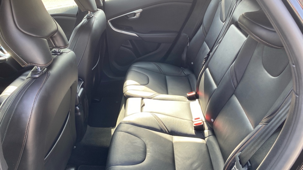 Volvo V40 T3 [152] Cross Country Pro 5dr Geartronic Petrol Hatchback - Image 16