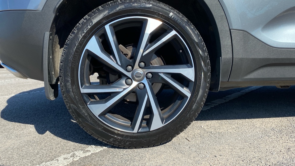 Volvo XC40 2.0 D3 R DESIGN Pro 5dr Geartronic Diesel Estate - Image 7