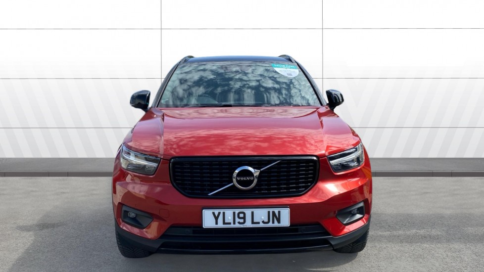 Volvo XC40 2.0 T4 R DESIGN 5dr AWD Geartronic Petrol Estate - Image 3