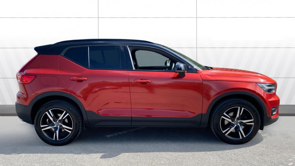 Volvo XC40 2.0 T4 R DESIGN 5dr AWD Geartronic Petrol Estate - Image 5