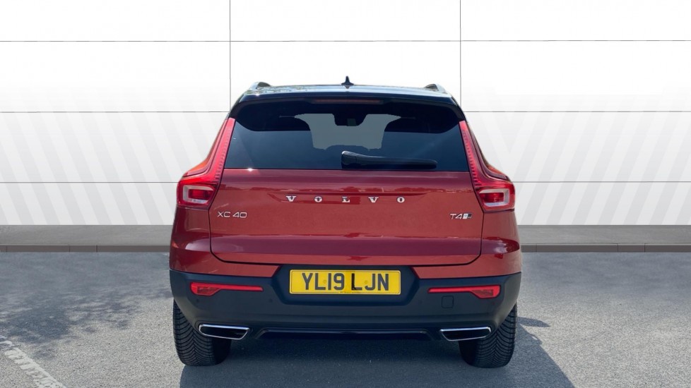 Volvo XC40 2.0 T4 R DESIGN 5dr AWD Geartronic Petrol Estate - Image 6