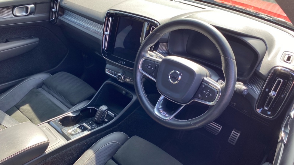 Volvo XC40 2.0 T4 R DESIGN 5dr AWD Geartronic Petrol Estate - Image 11