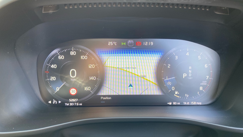 Volvo XC40 2.0 T4 R DESIGN 5dr AWD Geartronic Petrol Estate - Image 18