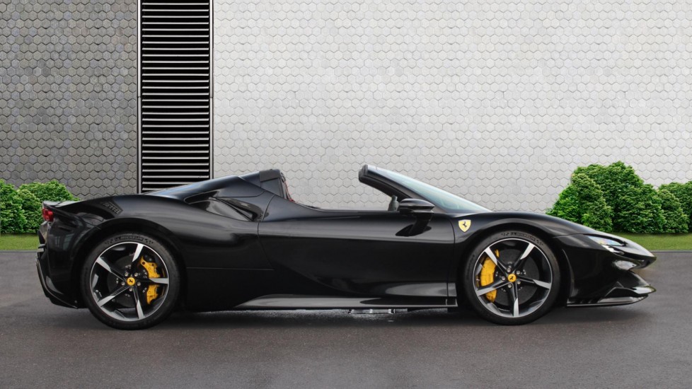 Ferrari SF90 Spider 4.0T V8 7.9kWh Convertible 2dr Petrol Plug-in Hybrid F1 DCT 4WD Euro 6 (s/s) (986 ps) Convertible - Image 4