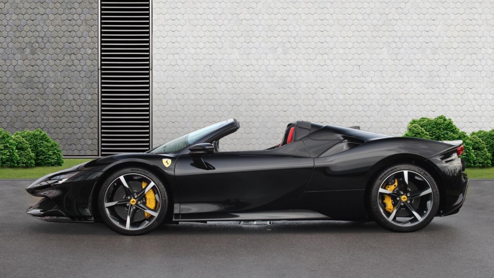 Ferrari SF90 Spider 4.0T V8 7.9kWh Convertible 2dr Petrol Plug-in Hybrid F1 DCT 4WD Euro 6 (s/s) (986 ps) Convertible - Image 8