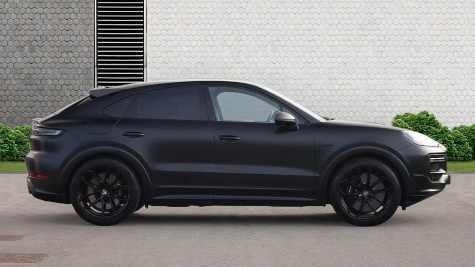 Porsche Cayenne Turbo E-Hybrid 5dr Tiptronic S [GT Package] Estate - Image 4