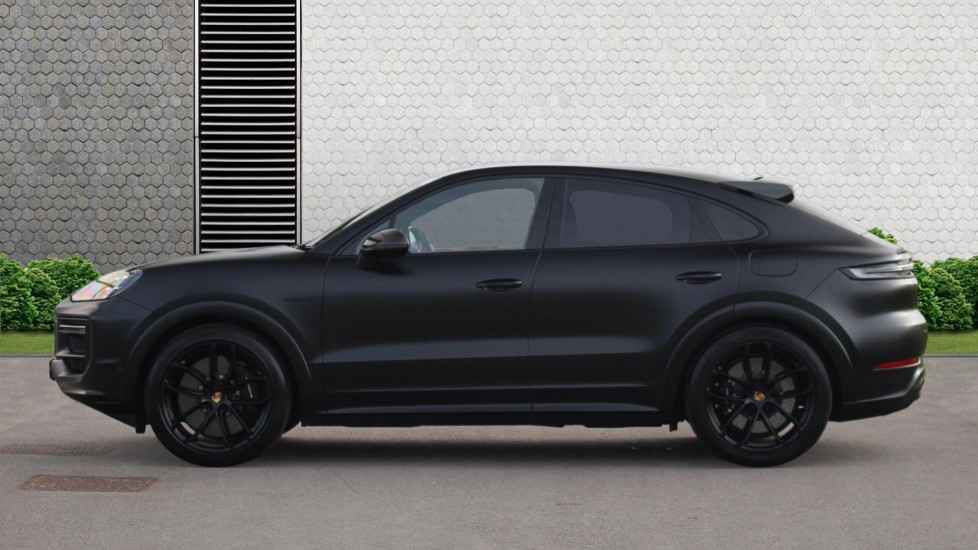 Porsche Cayenne Turbo E-Hybrid 5dr Tiptronic S [GT Package] Estate - Image 8