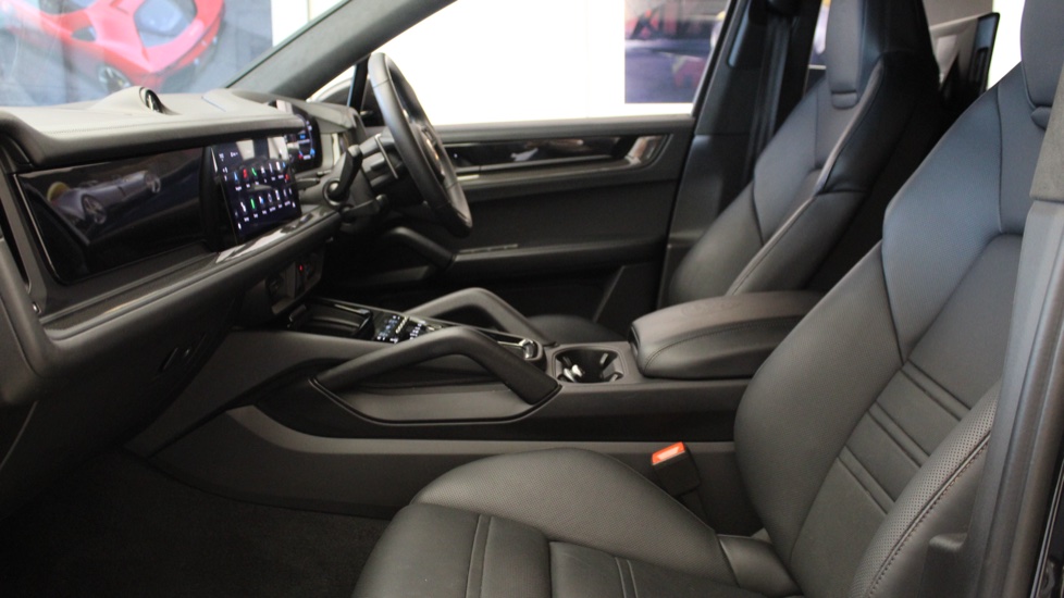 Porsche Cayenne Turbo E-Hybrid 5dr Tiptronic S [GT Package] Estate - Image 43