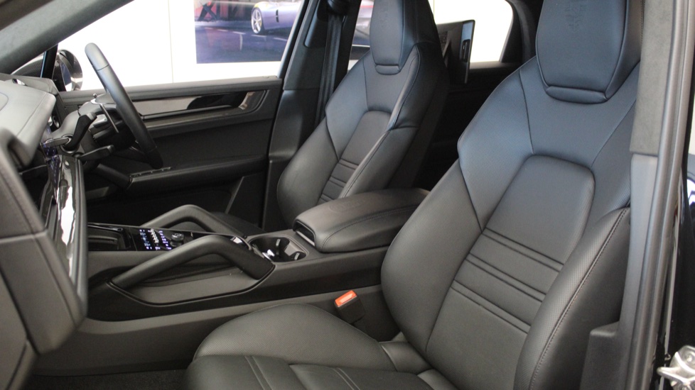 Porsche Cayenne Turbo E-Hybrid 5dr Tiptronic S [GT Package] Estate - Image 46