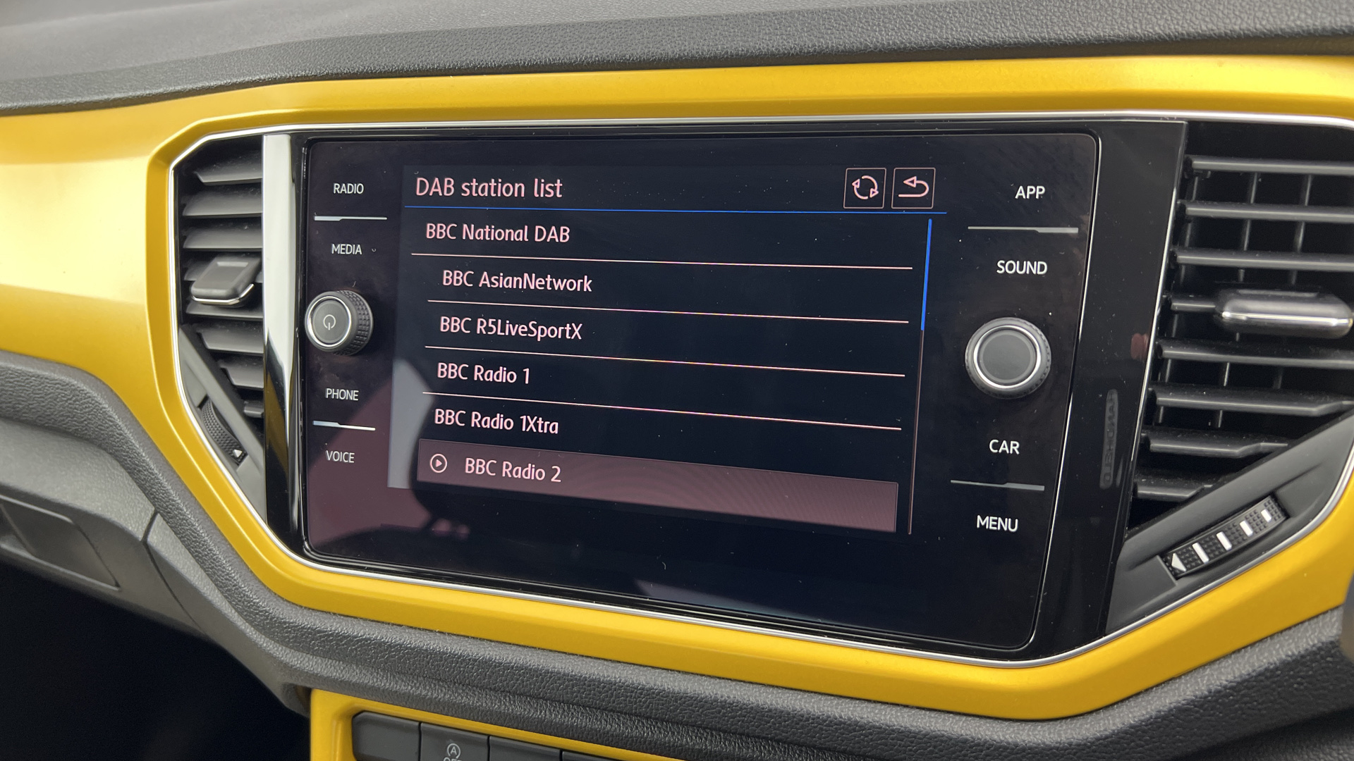 Used 2019 YELLOW Volkswagen T-Roc 1.5 TSI EVO Design 5dr, 25,298 