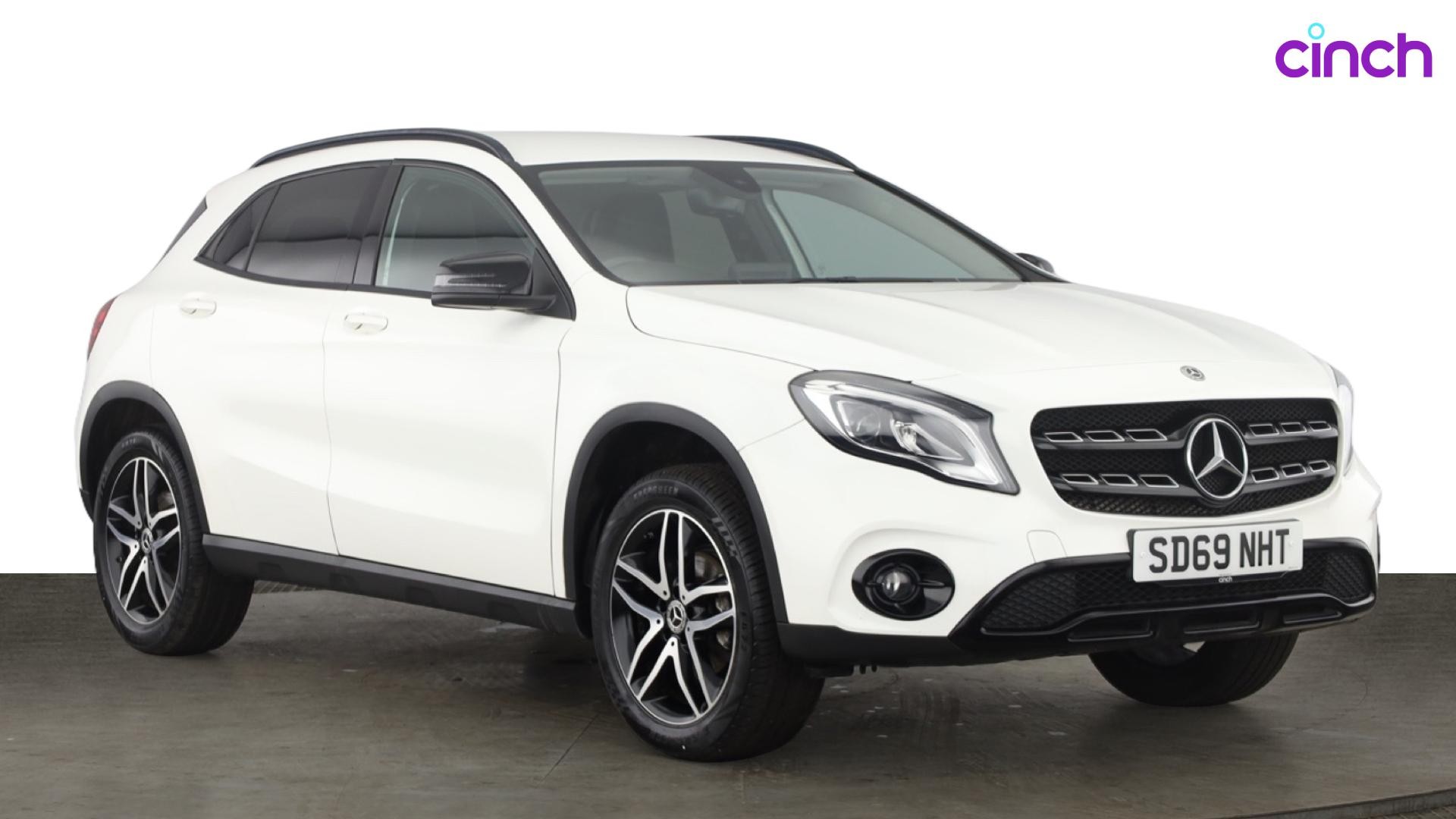 Mercedes-Benz GLA listing photo