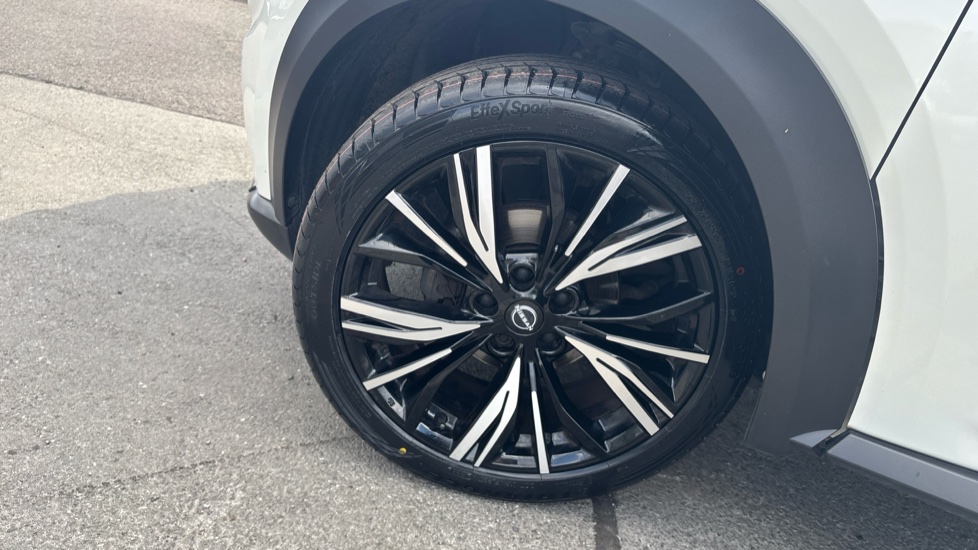 Nissan Juke 1.0 DiG-T 114 Tekna+ 5dr Petrol Hatchback - Image 59