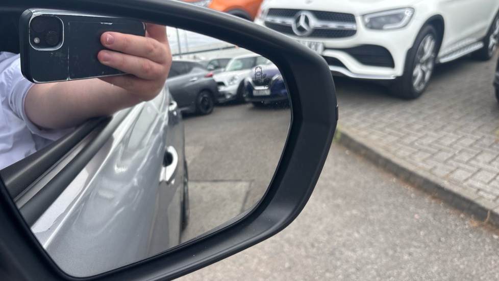 Vauxhall Grandland X 1.2 Turbo Sport Nav 5dr Petrol Hatchback - Image 27