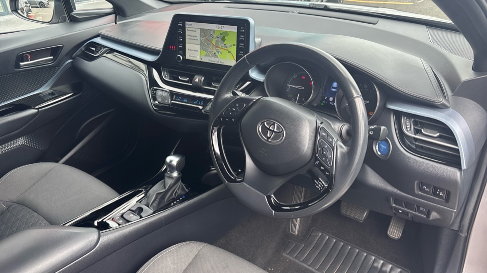 Toyota C-HR 1.8 Hybrid Design 5dr CVT Hybrid Hatchback - Image 11
