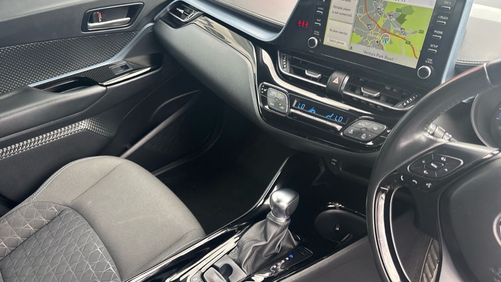 Toyota C-HR 1.8 Hybrid Design 5dr CVT Hybrid Hatchback - Image 14