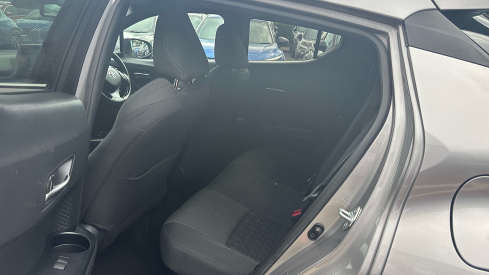 Toyota C-HR 1.8 Hybrid Design 5dr CVT Hybrid Hatchback - Image 16