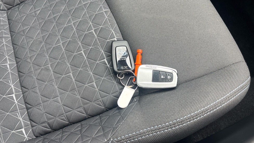 Toyota C-HR 1.8 Hybrid Design 5dr CVT Hybrid Hatchback - Image 20
