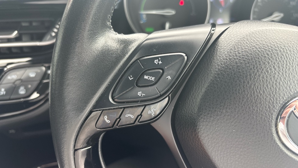 Toyota C-HR 1.8 Hybrid Design 5dr CVT Hybrid Hatchback - Image 22