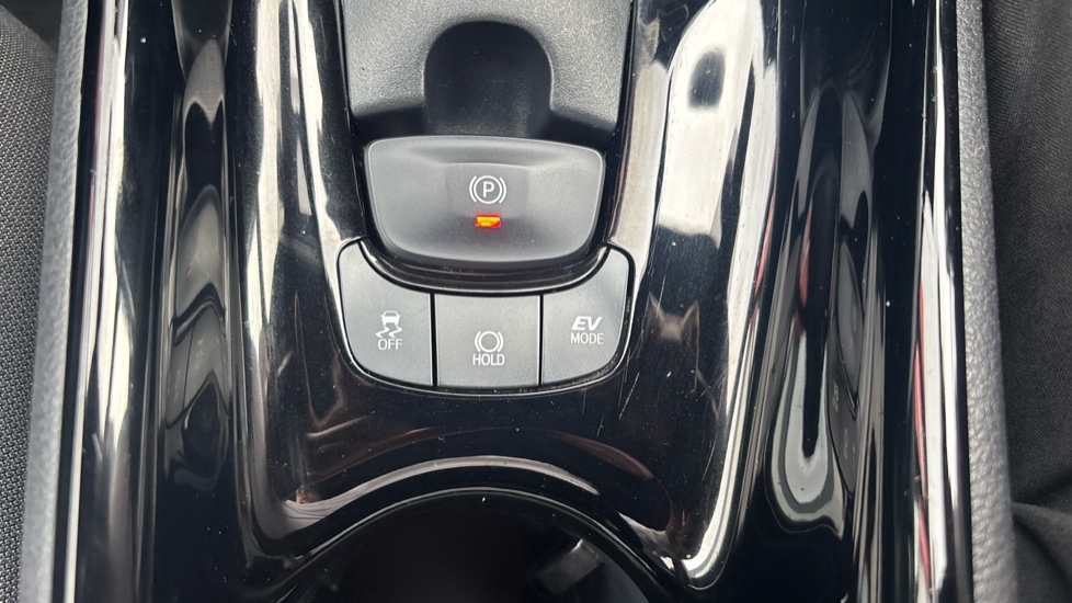 Toyota C-HR 1.8 Hybrid Design 5dr CVT Hybrid Hatchback - Image 28