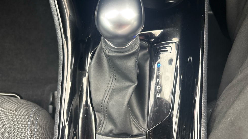 Toyota C-HR 1.8 Hybrid Design 5dr CVT Hybrid Hatchback - Image 29