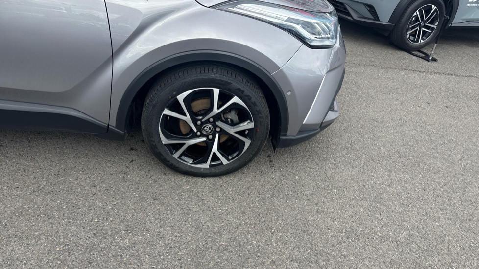 Toyota C-HR 1.8 Hybrid Design 5dr CVT Hybrid Hatchback - Image 39