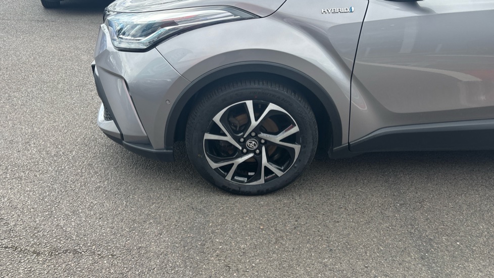 Toyota C-HR 1.8 Hybrid Design 5dr CVT Hybrid Hatchback - Image 42