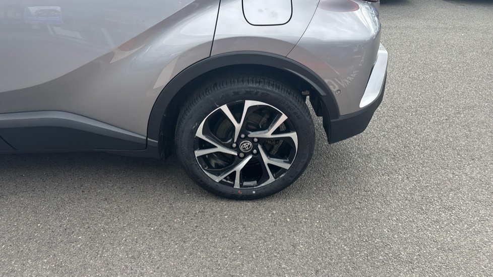 Toyota C-HR 1.8 Hybrid Design 5dr CVT Hybrid Hatchback - Image 43
