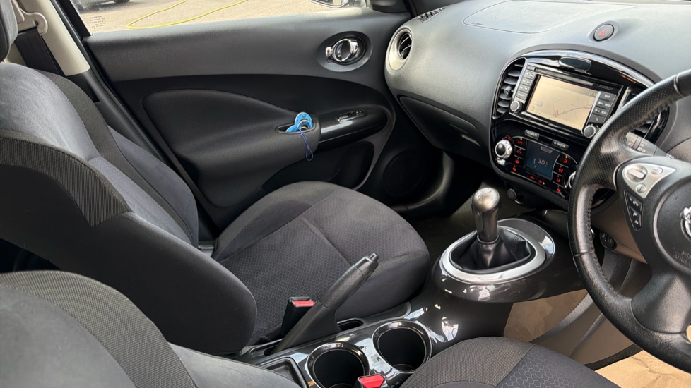 Nissan Juke 1.6 N-Tec 5dr Petrol Hatchback - Image 14