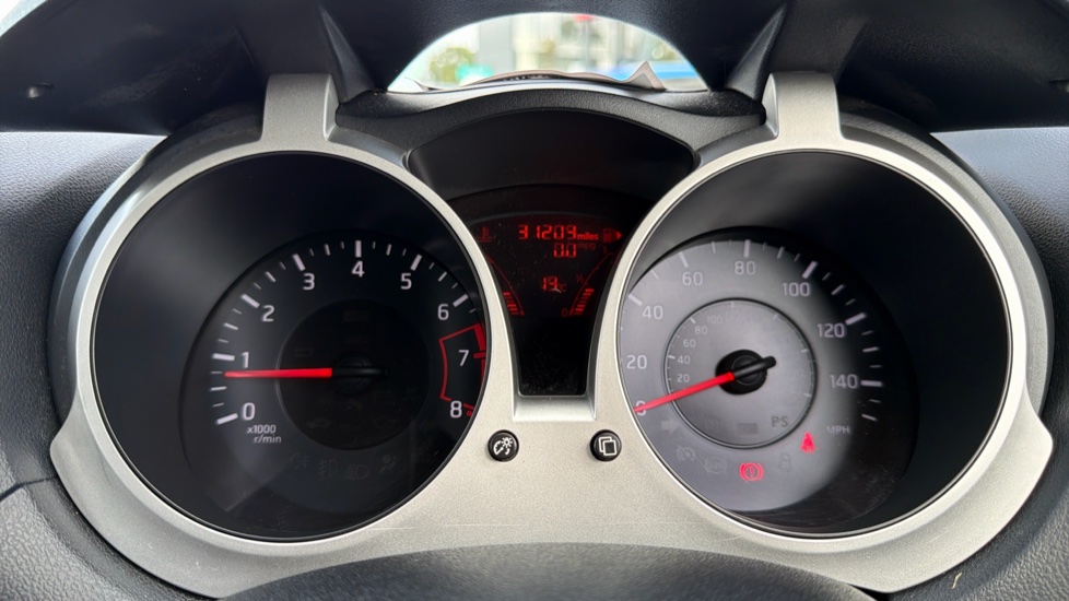 Nissan Juke 1.6 N-Tec 5dr Petrol Hatchback - Image 18
