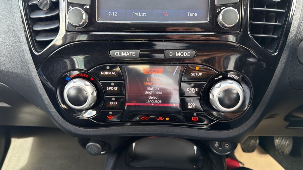 Nissan Juke 1.6 N-Tec 5dr Petrol Hatchback - Image 24