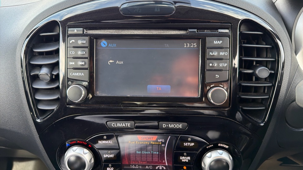 Nissan Juke 1.6 N-Tec 5dr Petrol Hatchback - Image 27