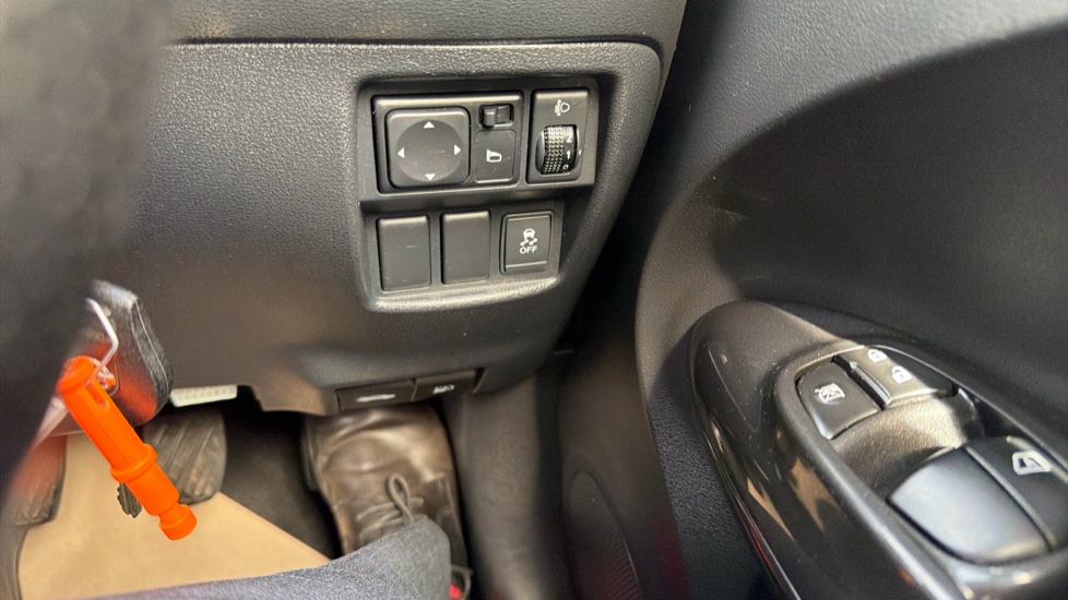 Nissan Juke 1.6 N-Tec 5dr Petrol Hatchback - Image 32