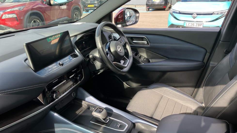 Nissan Qashqai 1.3 DiG-T MH 158 Tekna 5dr Xtronic Petrol Hatchback - Image 8