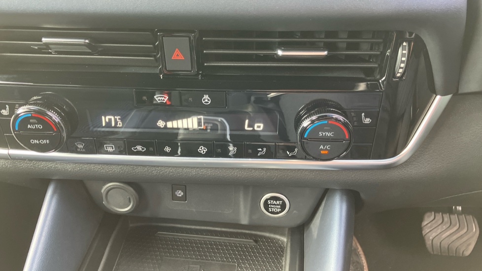Nissan Qashqai 1.3 DiG-T MH 158 Tekna 5dr Xtronic Petrol Hatchback - Image 23