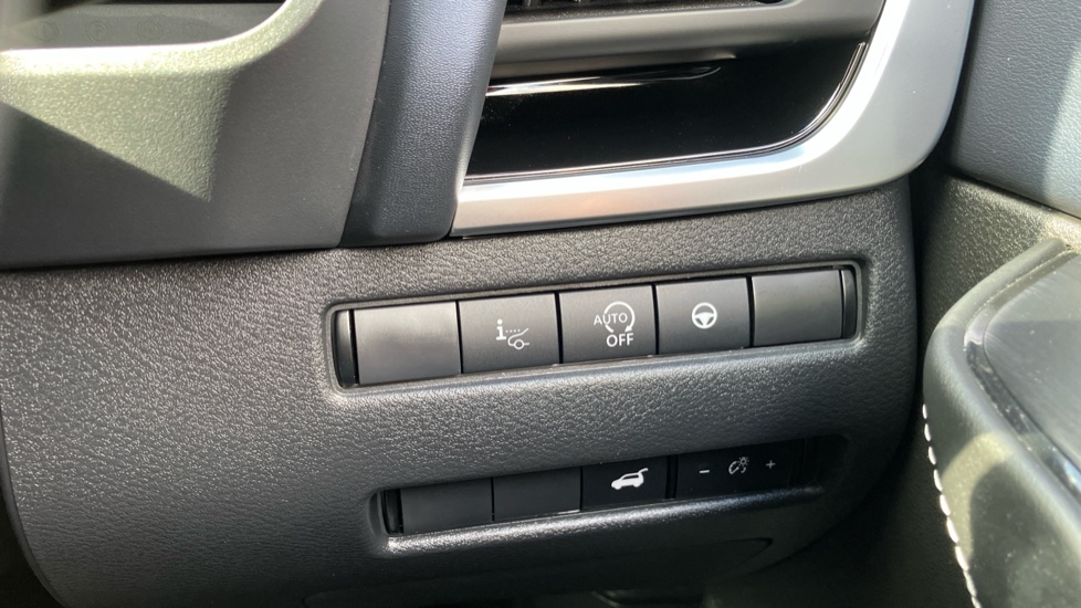 Nissan Qashqai 1.3 DiG-T MH 158 Tekna 5dr Xtronic Petrol Hatchback - Image 28