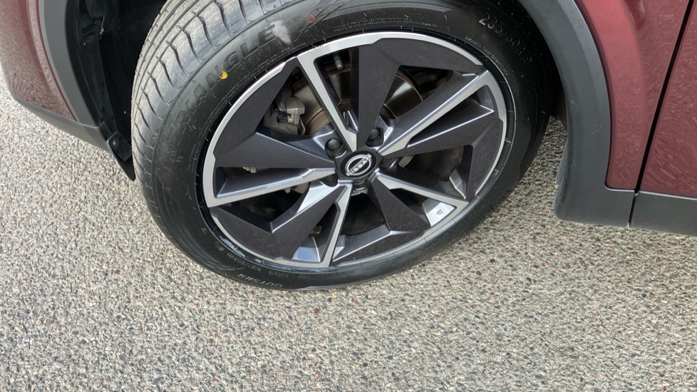 Nissan Qashqai 1.3 DiG-T MH 158 Tekna 5dr Xtronic Petrol Hatchback - Image 33
