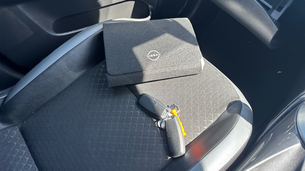 Nissan Juke 1.0 DiG-T 114 N-Connecta 5dr Petrol Hatchback - Image 19
