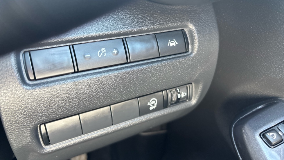Nissan Juke 1.0 DiG-T 114 N-Connecta 5dr Petrol Hatchback - Image 25