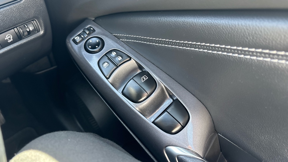 Nissan Juke 1.0 DiG-T 114 N-Connecta 5dr Petrol Hatchback - Image 26