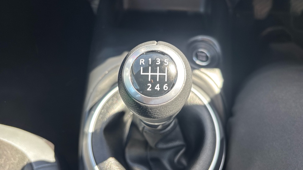 Nissan Juke 1.0 DiG-T 114 N-Connecta 5dr Petrol Hatchback - Image 29