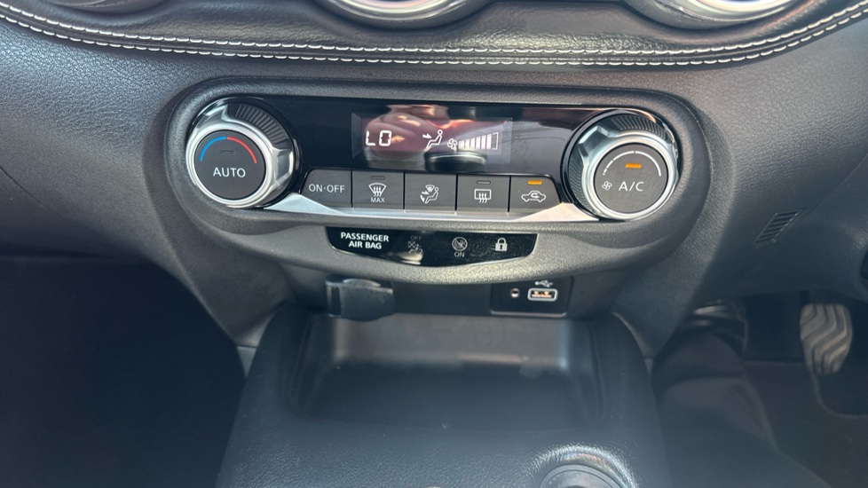 Nissan Juke 1.0 DiG-T 114 N-Connecta 5dr Petrol Hatchback - Image 30