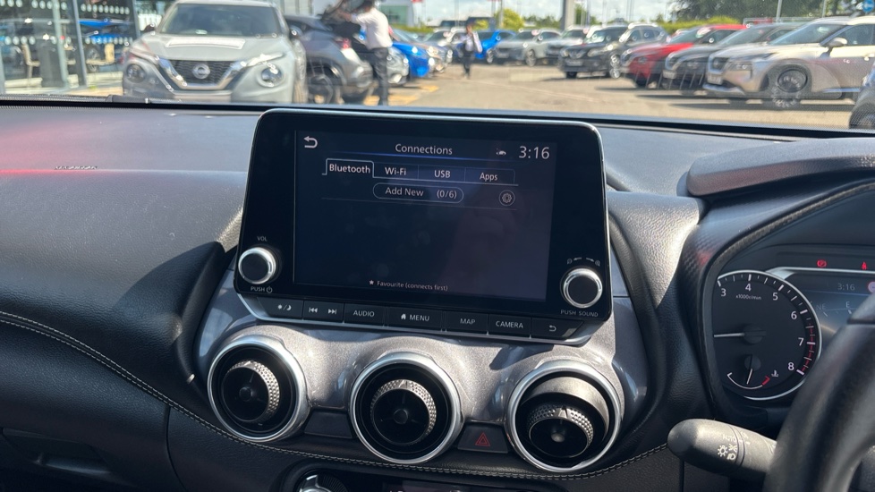 Nissan Juke 1.0 DiG-T 114 N-Connecta 5dr Petrol Hatchback - Image 34